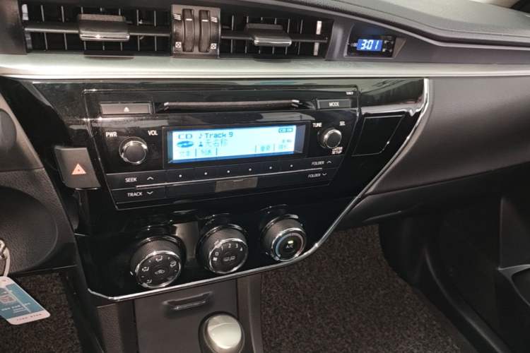 Used Toyota Corolla 2014 1.6L CVT GL Audio And AC Panel