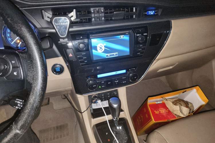 Used Toyota Corolla 2014 1.8L CVT Top-of-the-Line Version Audio And AC Panel