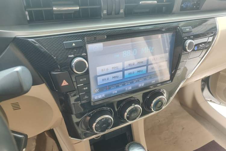 Used Toyota Corolla 2014 1.6L CVT GL-i Audio And AC Panel
