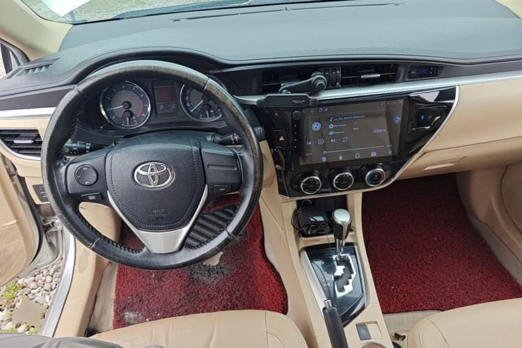 Used Toyota Corolla 2014 1.6L CVT GL-i Leather Edition Center Console