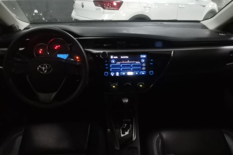 Used Toyota Corolla 2014 1.6L CVT GL Center Console