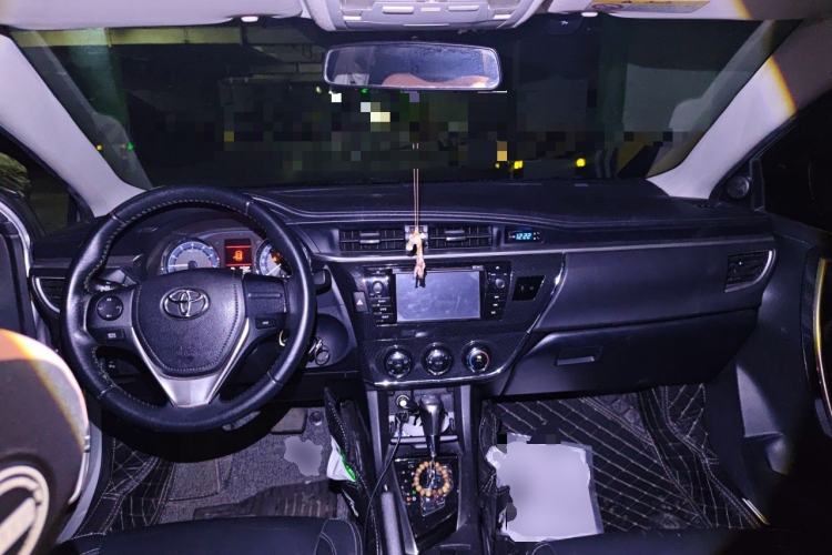 Used Toyota Corolla 2014 1.6L CVT GL-i Leather Edition Center Console
