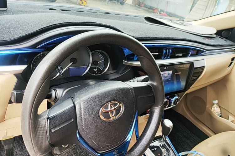 Used Toyota Corolla 2014 1.6L CVT GL Center Console