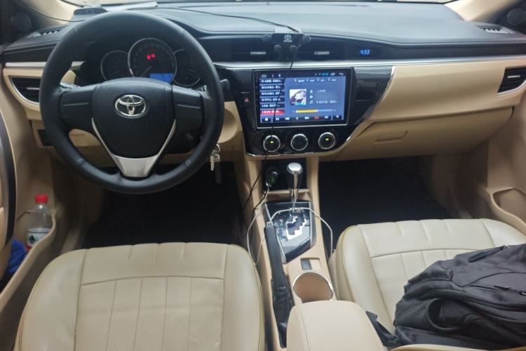 Used Toyota Corolla 2014 1.6L CVT GL Center Console