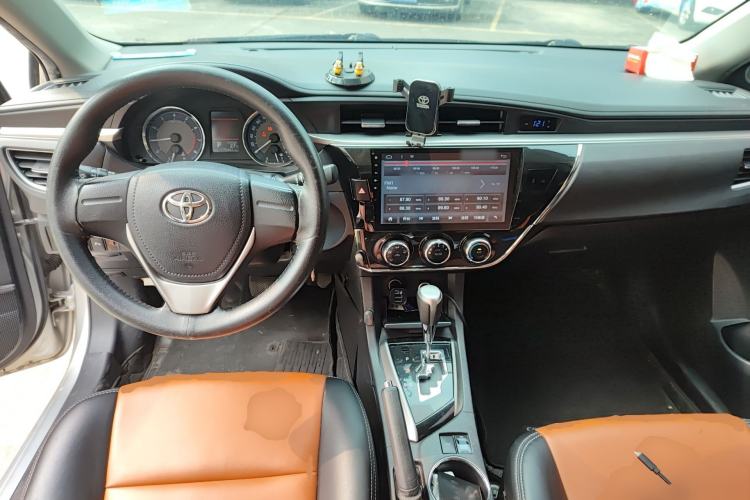 Used Toyota Corolla 2014 1.6L CVT GL-i Center Console