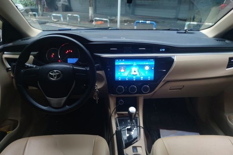 Used Toyota Corolla 2014 1.6L CVT GL Center Console