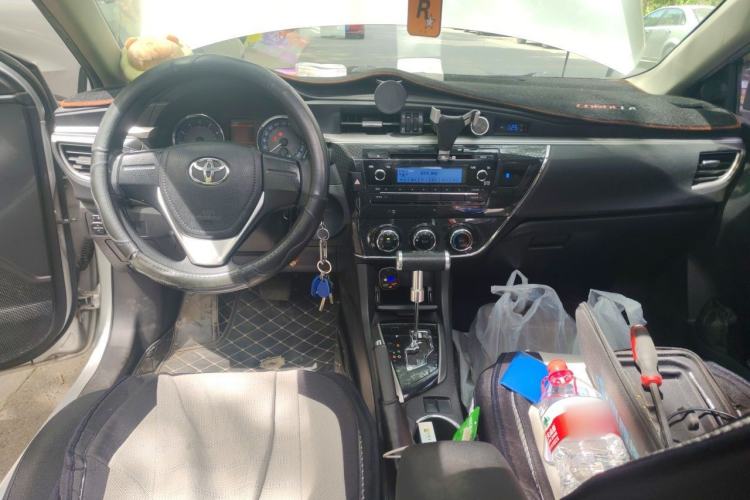 Used Toyota Corolla 2014 1.6L CVT GL-i Center Console