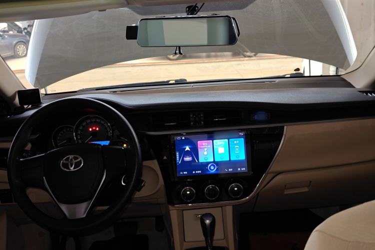 Used Toyota Corolla 2014 1.6L CVT GL Center Console