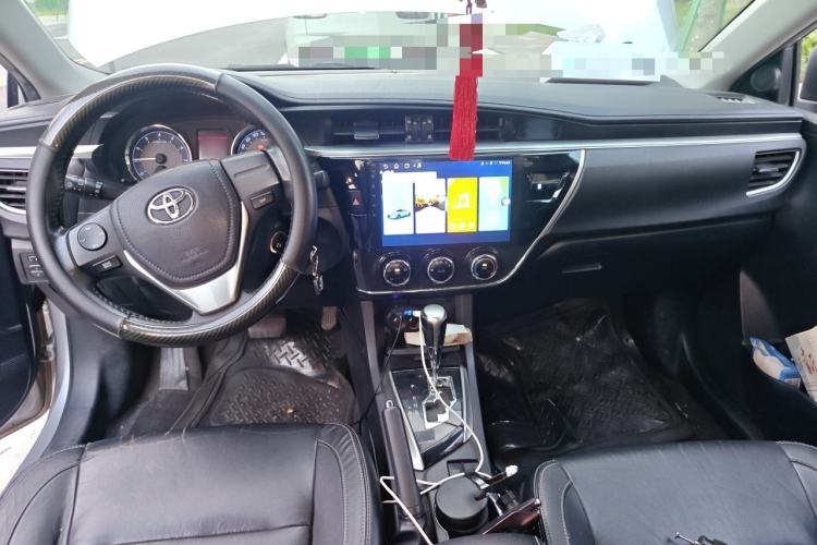 Used Toyota Corolla 2014 1.6L CVT GL-i Leather Edition Center Console