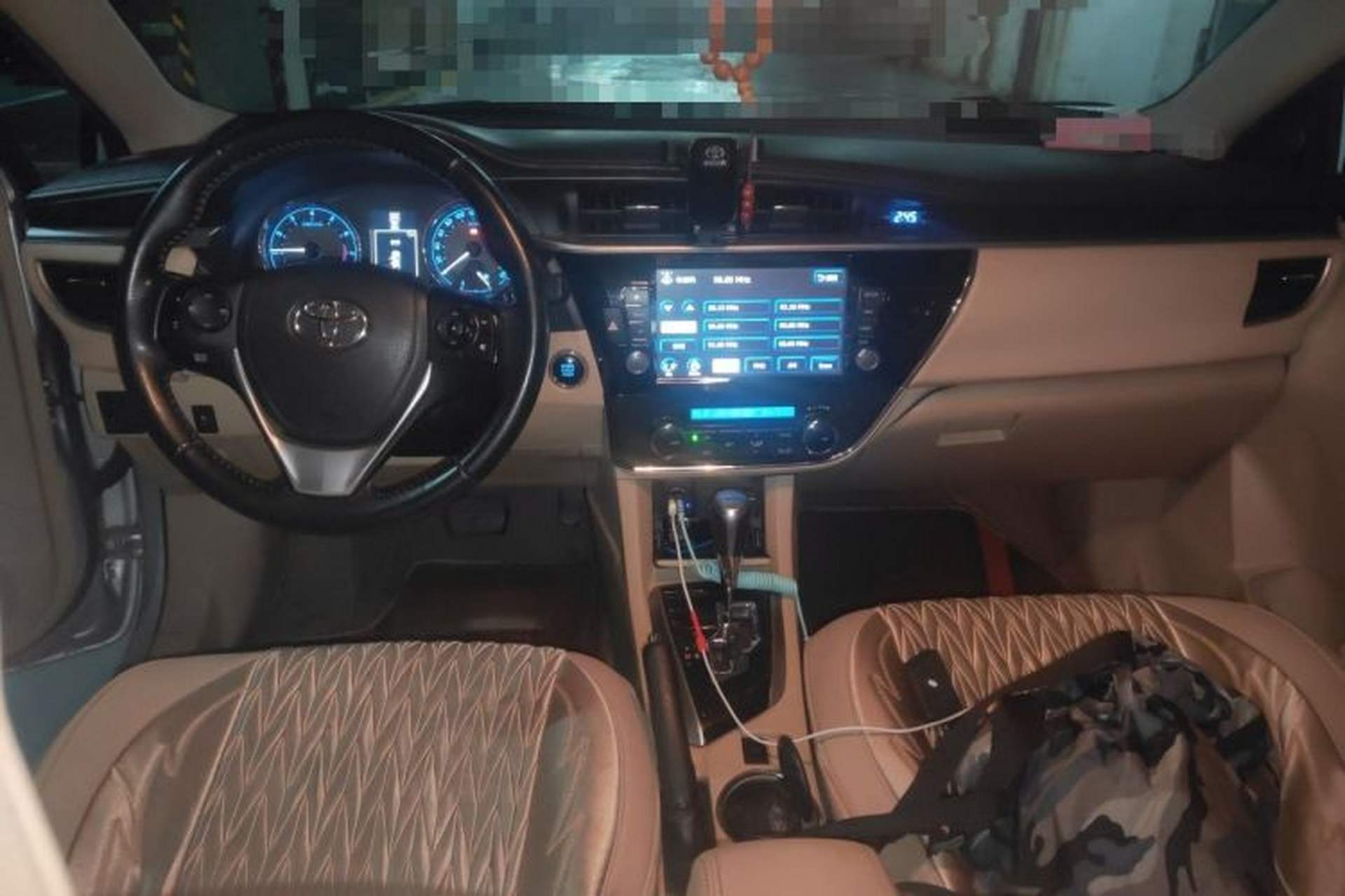 Used Toyota Corolla 2014 1.8L CVT GLX-i Center Console