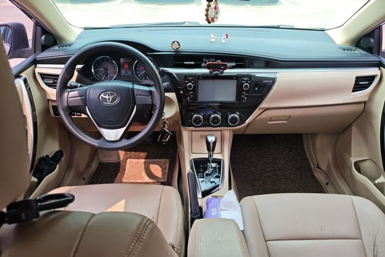 Used Toyota Corolla 2014 1.6L CVT GL-i Center Console