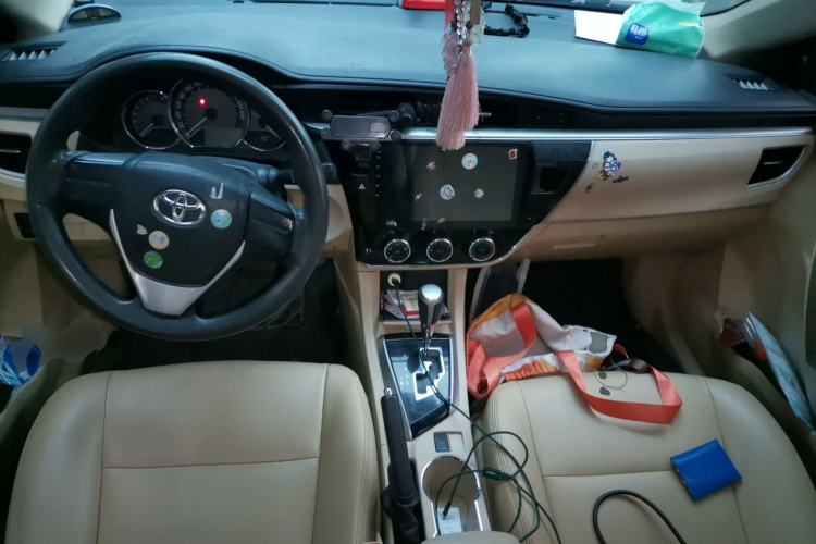 Used Toyota Corolla 2014 1.6L CVT GL Center Console