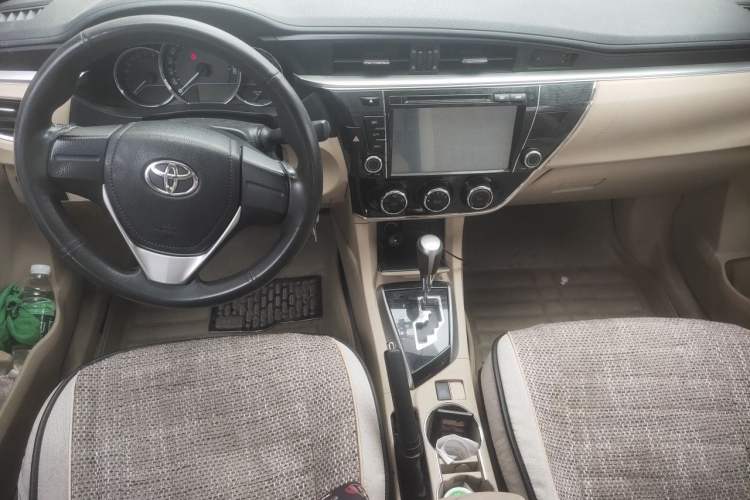 Used Toyota Corolla 2014 1.6L CVT GL Center Console