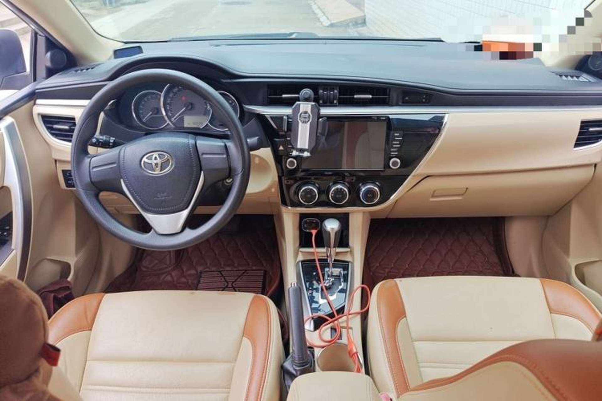 Used Toyota Corolla 2014 1.6L CVT GL Center Console