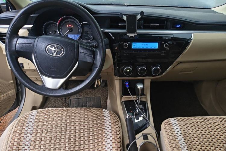 Used Toyota Corolla 2014 1.6L CVT GL Center Console