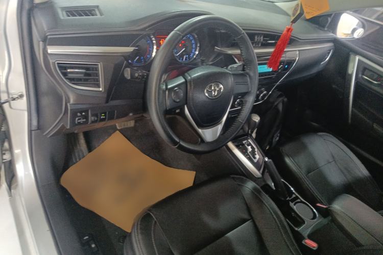 Used Toyota Corolla 2014 1.6L CVT GL-i Leather Edition Center Console