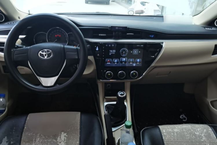 Used Toyota Corolla 2014 1.6L Manual GL Center Console