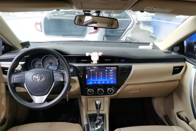 Used Toyota Corolla 2014 1.6L CVT GL Center Console
