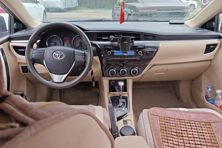 Used Toyota Corolla 2014 1.6L CVT GL-i Center Console