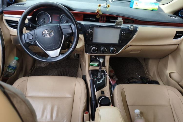 Used Toyota Corolla 2014 1.6L CVT GL-i Leather Edition Center Console