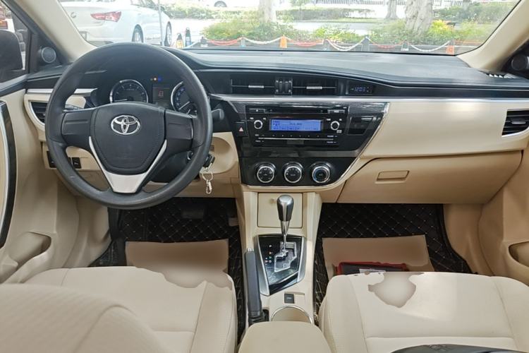 Used Toyota Corolla 2014 1.6L CVT GL-i Center Console