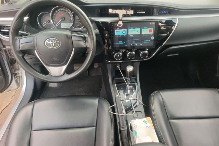 Used Toyota Corolla 2014 1.6L CVT GL Center Console