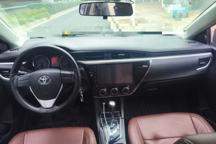 Used Toyota Corolla 2014 1.6L CVT GL-i Center Console