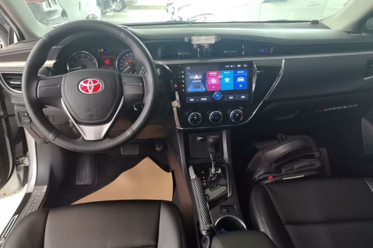 Used Toyota Corolla 2014 1.6L CVT GL-i Center Console