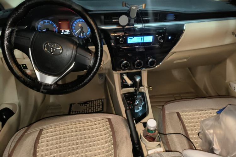 Used Toyota Corolla 2014 1.6L CVT GL-i Center Console