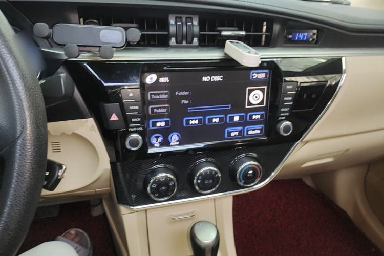 Used Toyota Corolla 2014 1.6L CVT GL-i Center Console