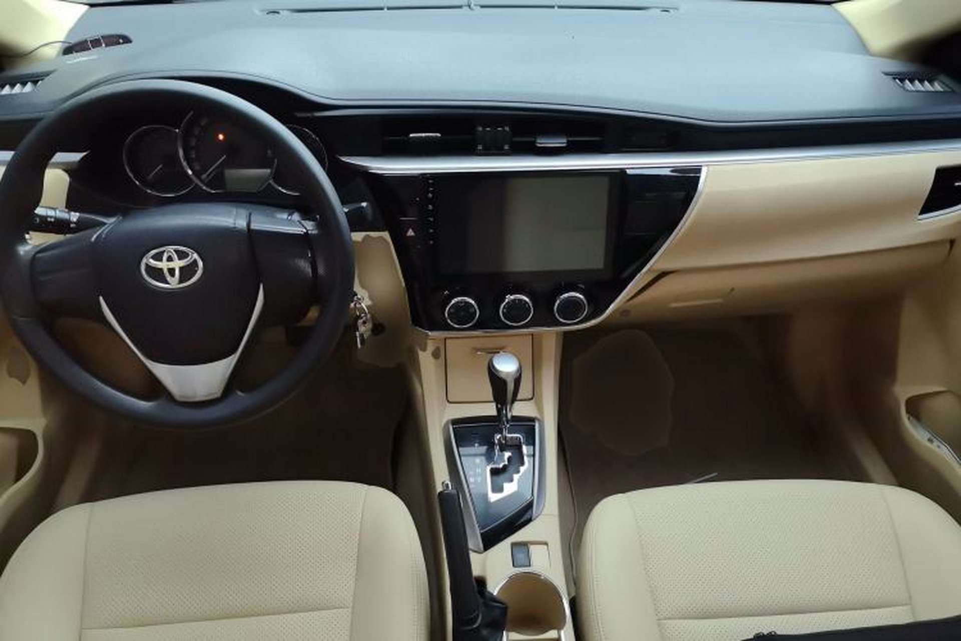 Used Toyota Corolla 2014 1.6L CVT GL-i Center Console