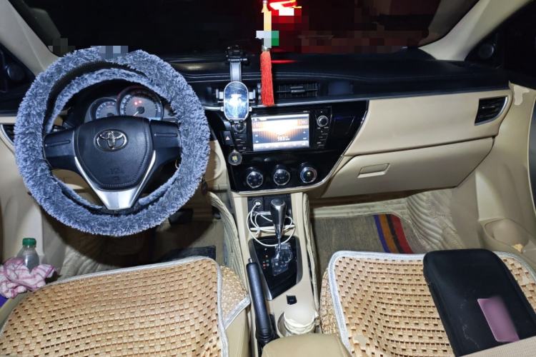 Used Toyota Corolla 2014 1.6L CVT GL Center Console