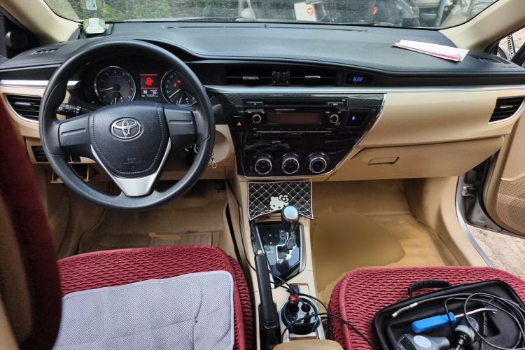 Used Toyota Corolla 2014 1.6L CVT GL-i Center Console