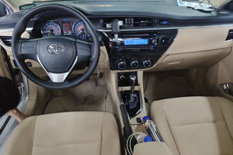 Used Toyota Corolla 2014 1.6L CVT GL-i Center Console