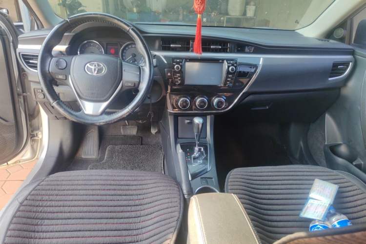 Used Toyota Corolla 2014 1.6L CVT GL-i Leather Edition Center Console