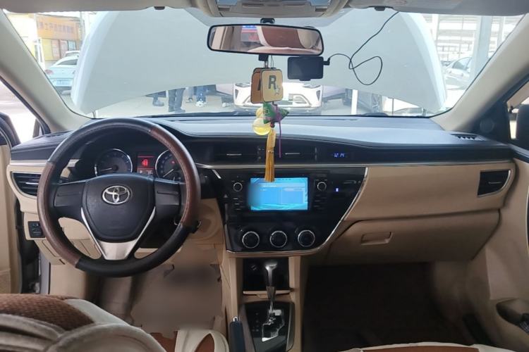 Used Toyota Corolla 2014 1.6L CVT GL-i Center Console