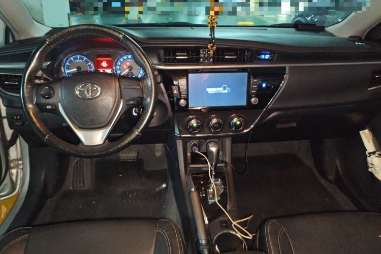 Used Toyota Corolla 2014 1.6L CVT GL-i Leather Edition Center Console