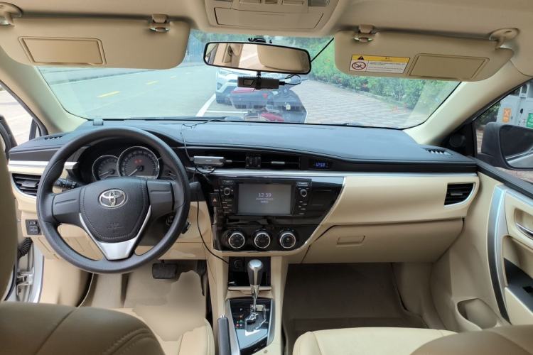 Used Toyota Corolla 2014 1.6L CVT GL Center Console