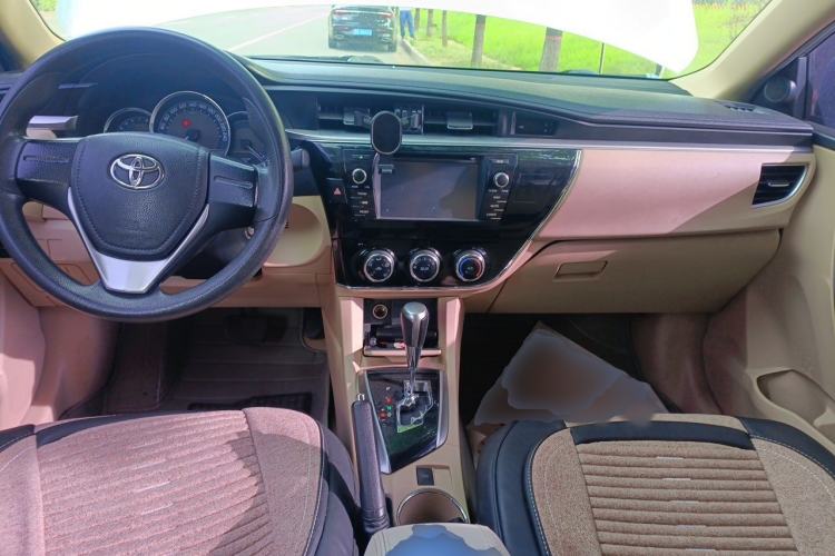 Used Toyota Corolla 2014 1.6L CVT GL Center Console