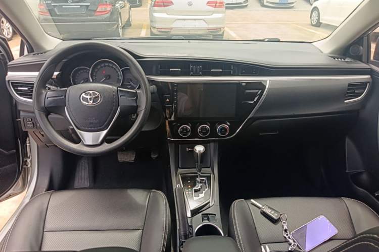 Used Toyota Corolla 2014 1.6L CVT GL Center Console