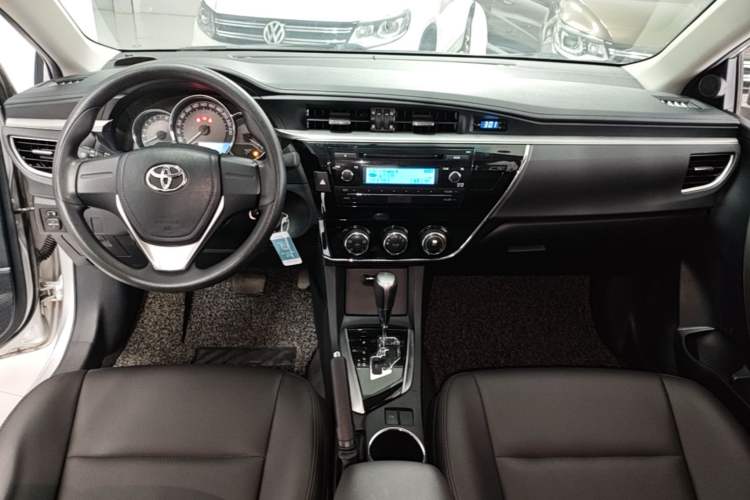 Used Toyota Corolla 2014 1.6L CVT GL Center Console