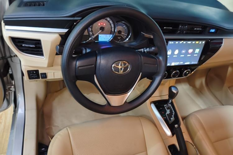 Used Toyota Corolla 2014 1.6L CVT GL Center Console