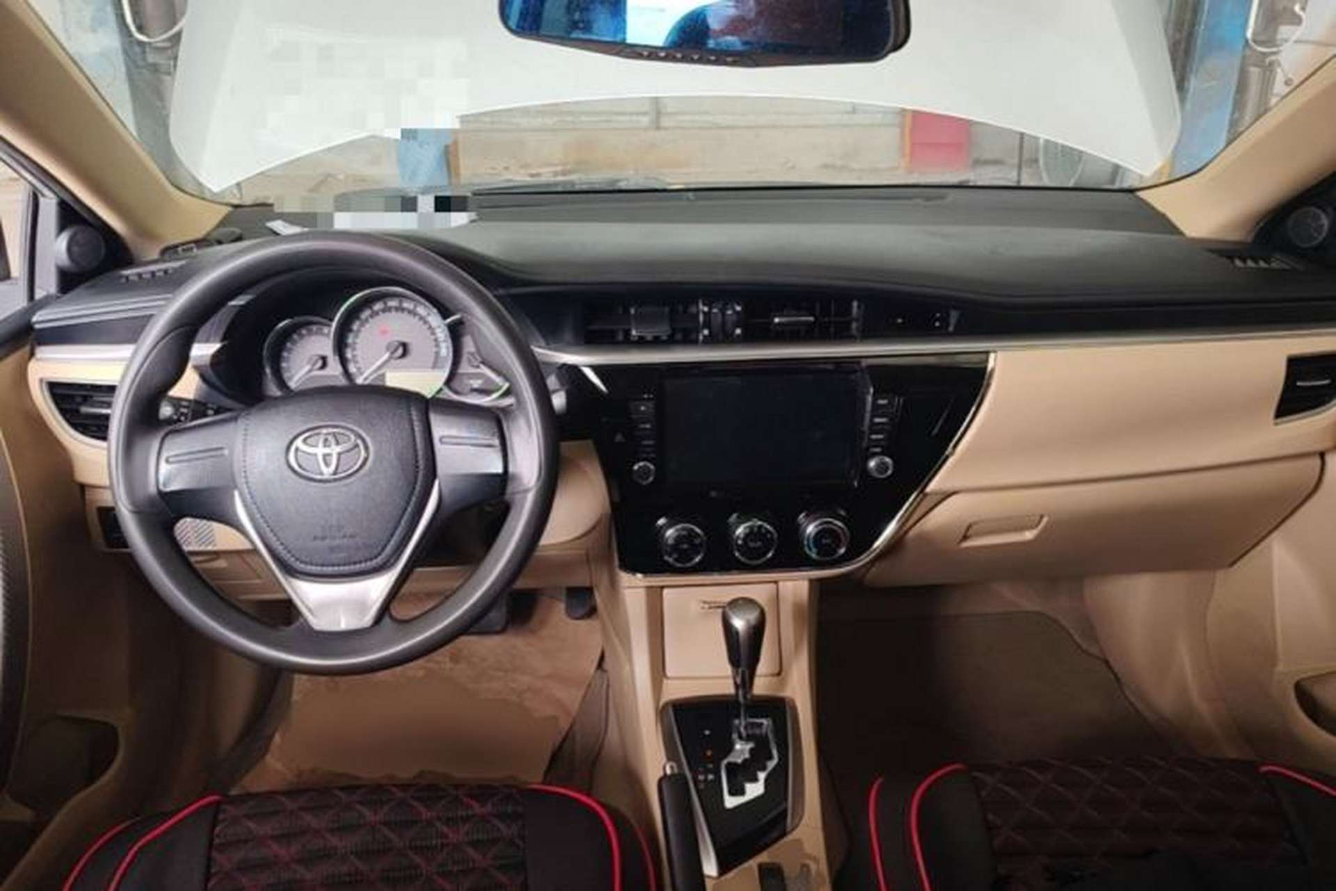Used Toyota Corolla 2014 1.6L CVT GL Center Console
