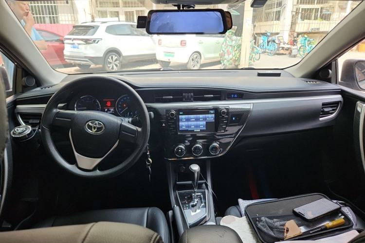 Used Toyota Corolla 2014 1.6L CVT GL-i Center Console