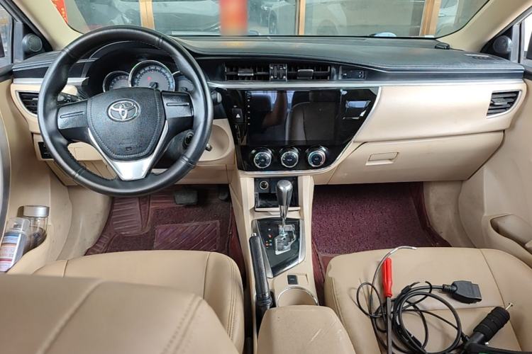 Used Toyota Corolla 2014 1.6L CVT GL Center Console