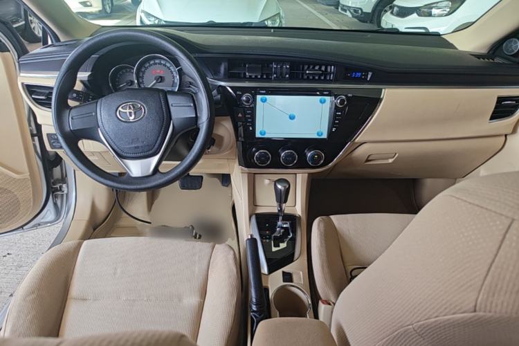 Used Toyota Corolla 2014 1.6L CVT GL Center Console