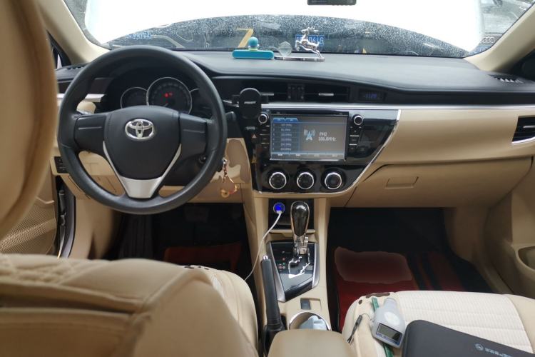 Used Toyota Corolla 2014 1.6L CVT GL Center Console