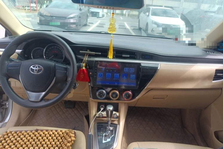 Used Toyota Corolla 2014 1.6L CVT GL Center Console
