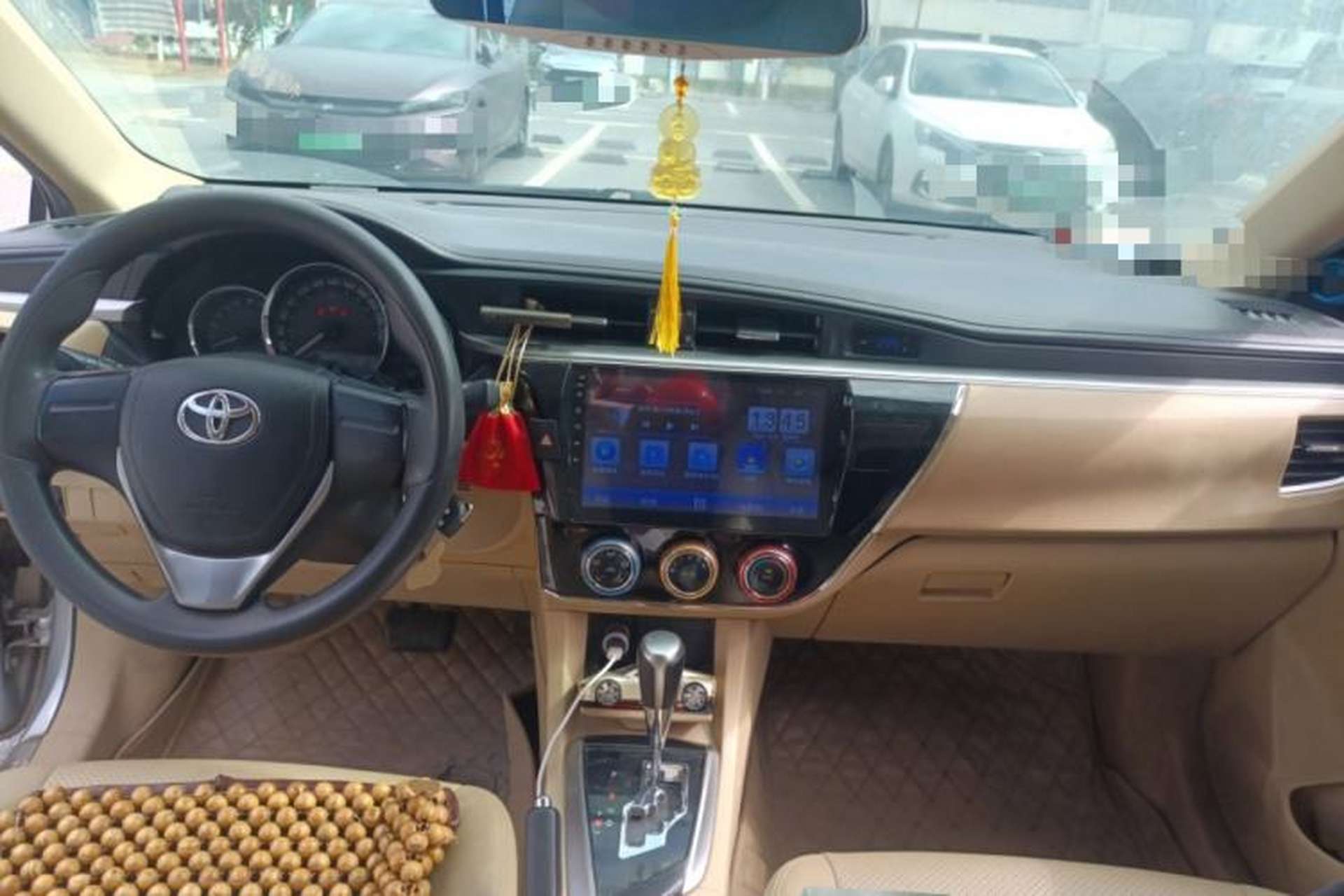 Used Toyota Corolla 2014 1.6L CVT GL Center Console