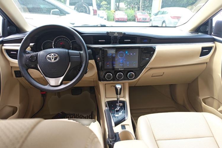 Used Toyota Corolla 2014 1.6L CVT GL Center Console